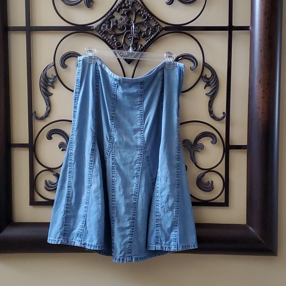 NWOT Fit & Flare Light Blue Jeans  Skirt 💙😍